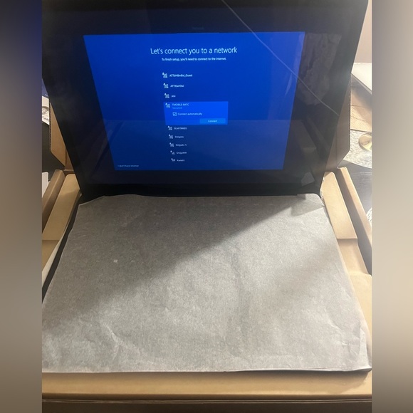 Laptop - Picture 2 of 5